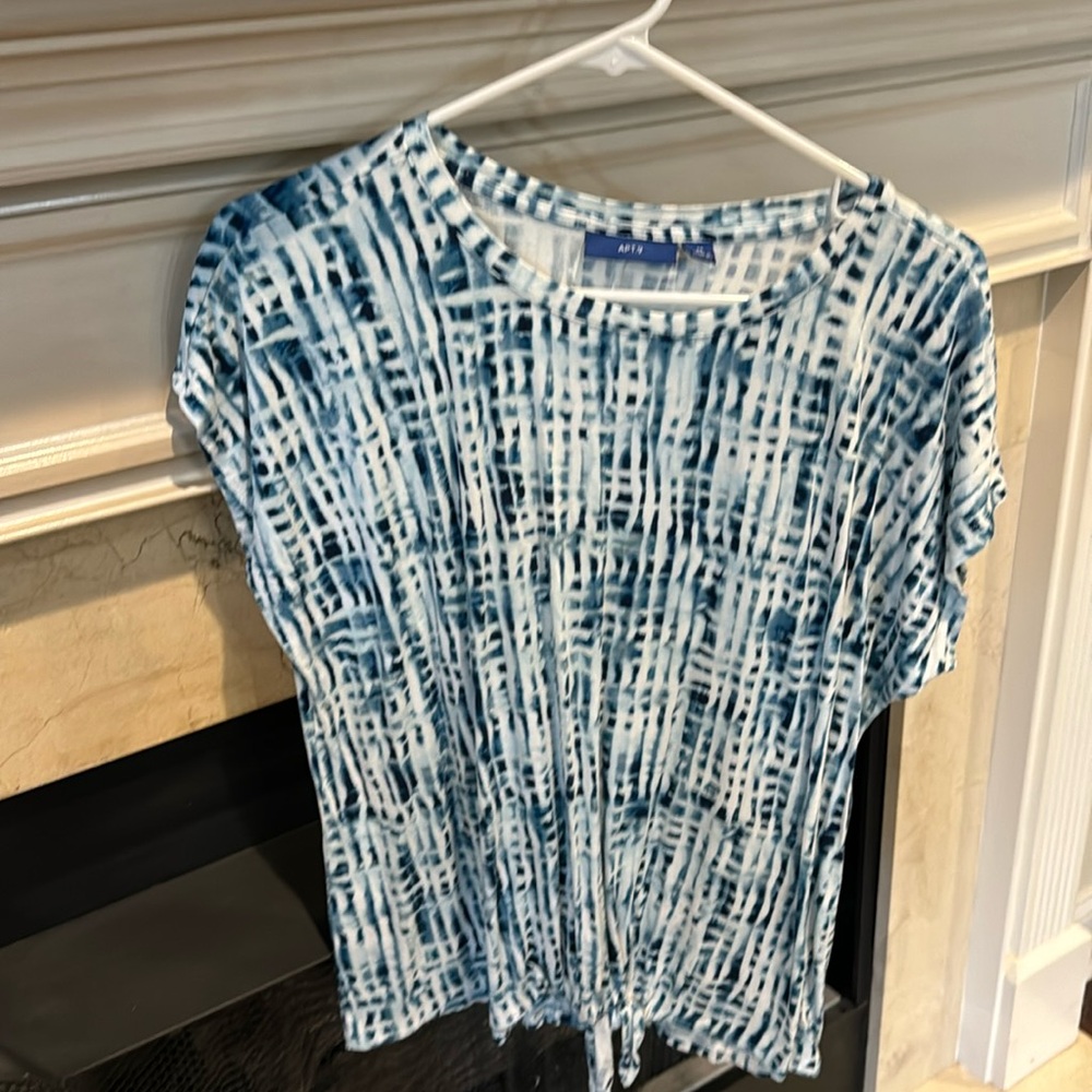 Size M knit top. Navy/white.  Worn several times. Listing#694
